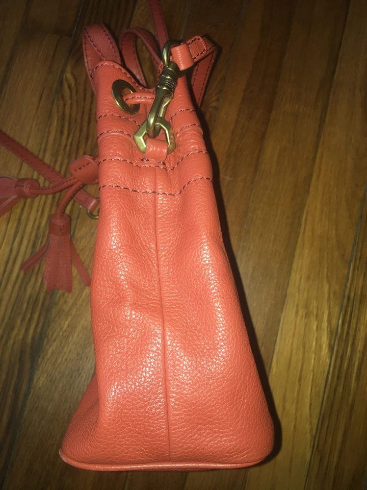 ORYANY Anthropologie Bandolera de Cuero Naranja Bolso Cubo Cartera con Borla con Cordón Foto 3 de 4