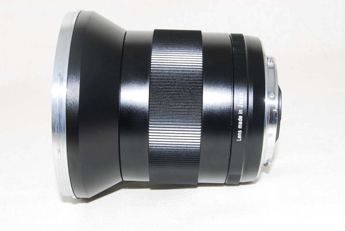 Carl Zeiss Distagon T* 21mm F2.8 ZE Canon EF mount w/Hood From