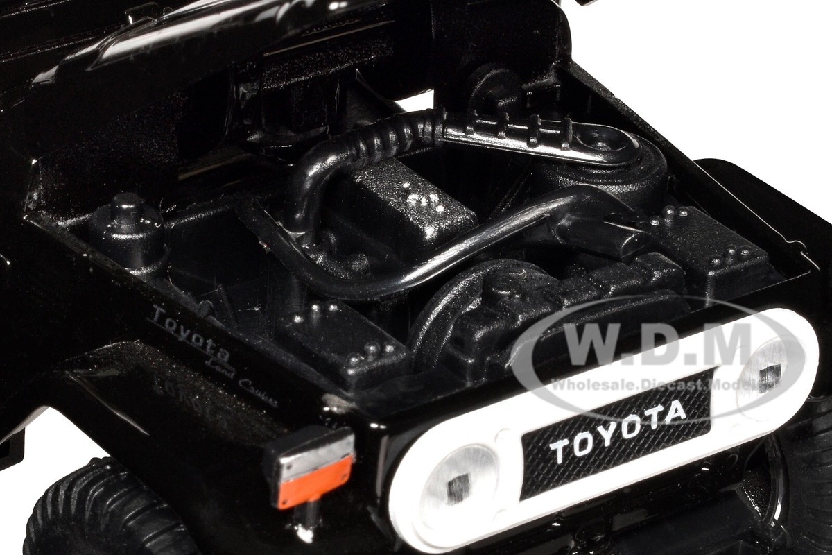 TOYOTA FJ40 LAND CRUISER BLACK 1/24 DIECAST MODEL CAR BY MOTORMAX