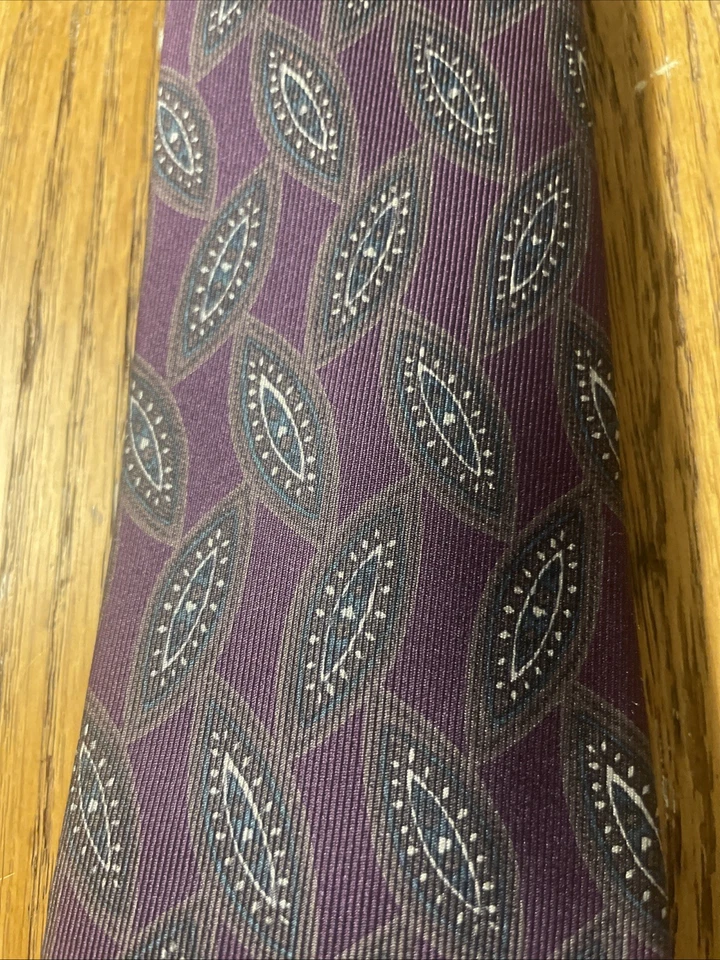 Corbata vintage usada en excelente estado Chanel geométrica de seda para hombre hecha en Italia Foto 4 de 4