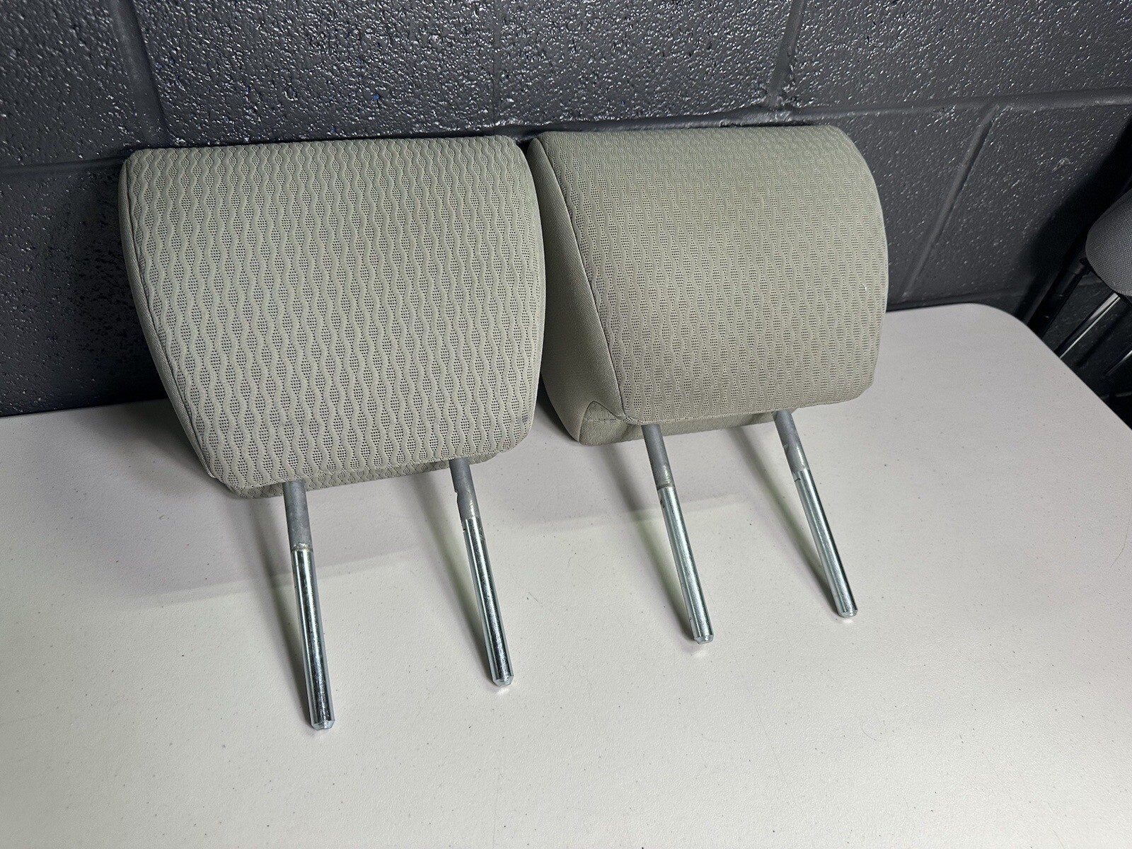 20092011 Honda Element Front Seat Headrests Head Rests Set Pair Beige
