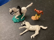 Vintage 1970’s TIMPO TOYS PLASTIC STAND AND HORSE , STAND FOR INDIAN AND SPARES