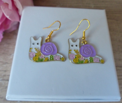 Boucles d'Oreilles Escargot Blanc Violet Fait Main Métal Doré - Bijoux des Lys