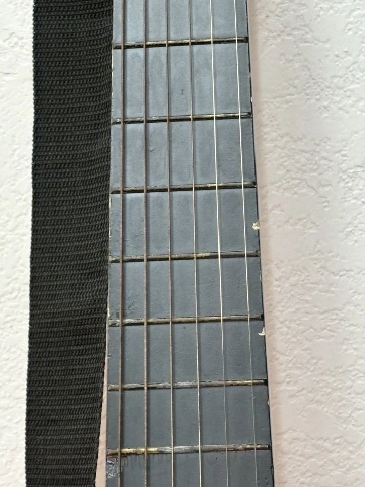 Guitarra rosa media luna Foto 3 de 4