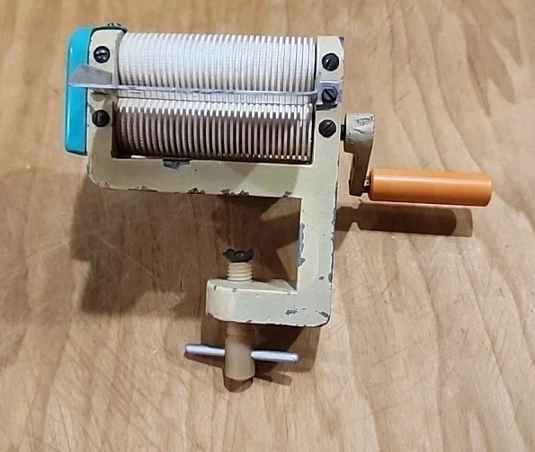 ANTIGUA máquina para hacer fideos ramen adjuntar tabla de cortar manivela mano derecha Foto 3 de 4