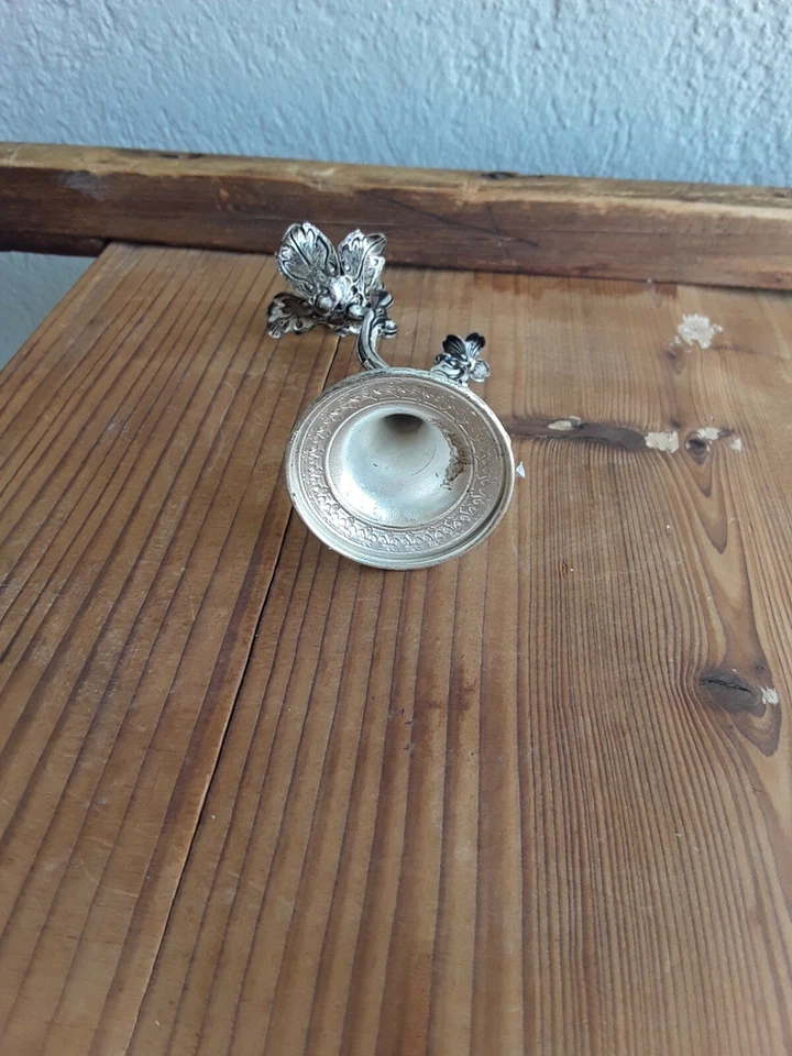 Minuscolo e pregevole portacandele in peltro antico molto lavorato finemente - Immagine 4 di 4