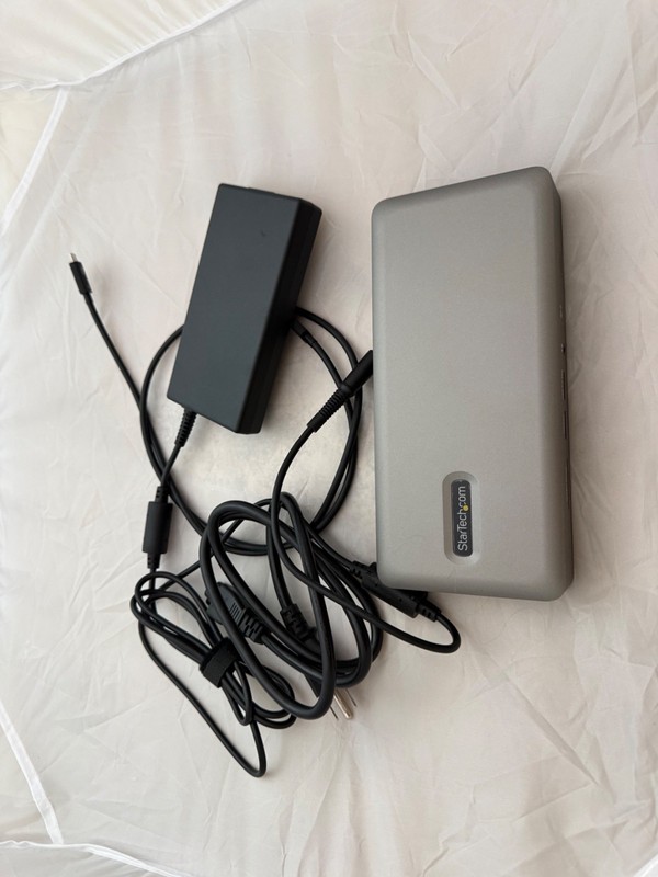 StarTech Thunderbolt 4 Dock - Quad 4K - 98W PD - 2.5GbE - 132N-TB4USB4DOCK
