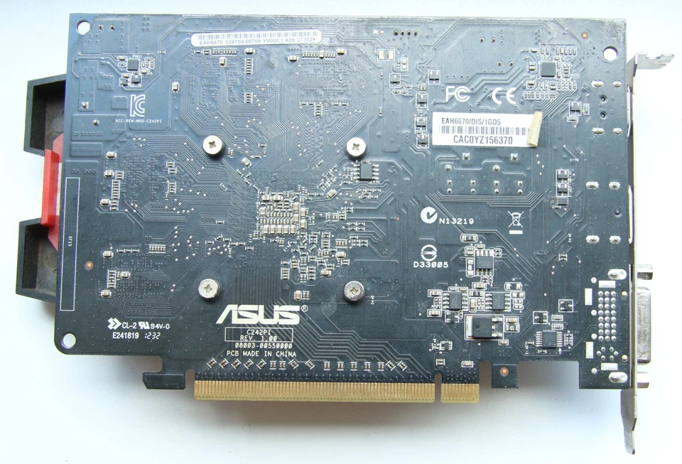 ASUS AMD Radeon HD 6670 1GB GDDR5 Video Card EAH6670/DIS/1GD5  Graphics Card - Image 2 of 4