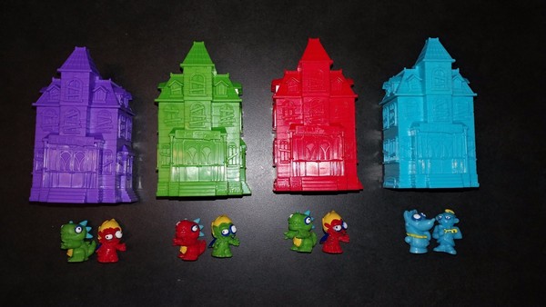 Elije: Hotel + 2 zomlings exclusivos o mansion zomling. Varios colores. Dificil.