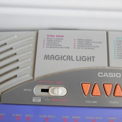 Vtg Casio Magical Light ML-2 Keyboard 32 Keys WORKS Lights Up NO