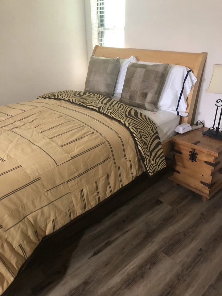 CHAPS RALPH LAUREN  F/QUEEN COMFORTER ZIBRA ANIMAL PRINT BROWN TAN  90x88" EUC  - Image 2 of 4