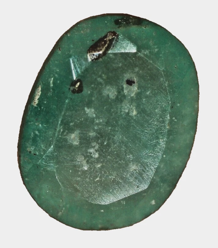 RARE ROUGH COLOMBIAN EMERALD WITH GOLDEN PYRITE POINTS 0.1 CTS - Image 4 of 4