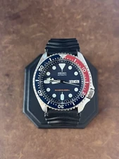 Seiko 7s26-0020 [SKX-009] Mens Dive Watch. Pepsi Bezel. 200m WR. Keeps Time
