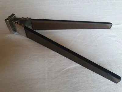 Vintage. Joli porte serviettes deux bras orientables, verre fumé et acier chromé - Photo 1/4