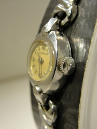 VINTAGE WATCH LADIES WITTNAUER 17 JEWEL MANUAL WIND, CASE SIZE IS 15 MM - Picture 2 of 3