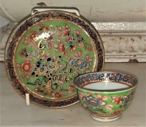 Highly Prized Chinese Kangxi Famille Verte Tea Bowl & Saucer with Gilt Border