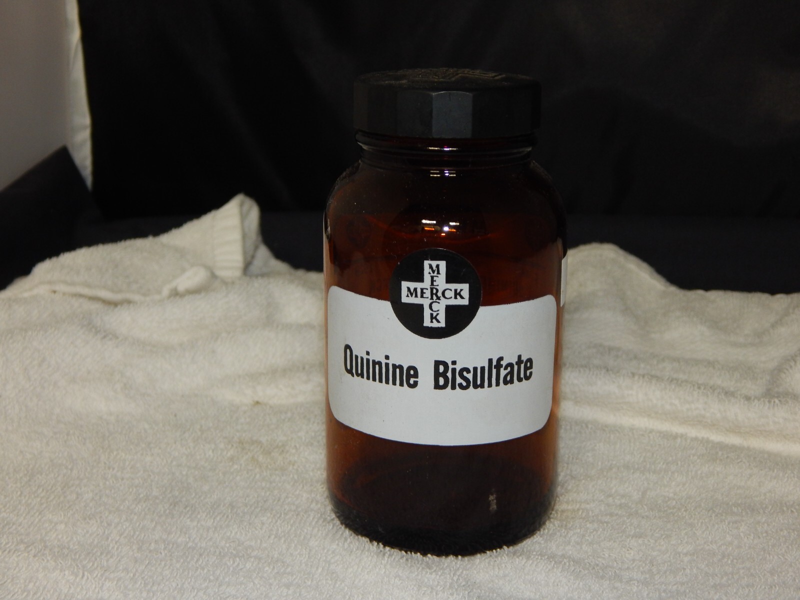 Vintage Quinne Bisulfate Merck Apothecary Pharmacy Medicine Bottle Amber