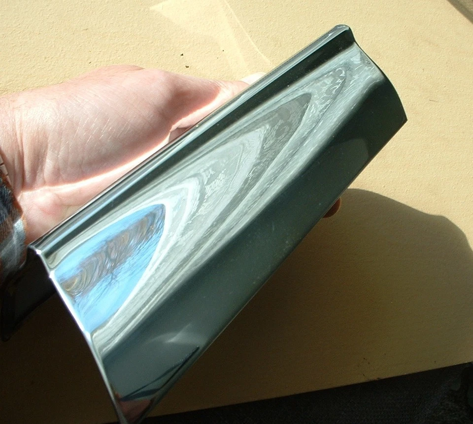 Chevy 1957 vintage moldura de puerta de gasolina OEM restaurada puerta de combustible 57 Foto 2 de 4