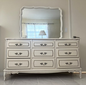 Vintage Bedroom Set French Provincial Ivory /Gold Color 5 piece suite