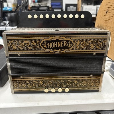 Hohner Vienna 1-Row 4-Bass 10-Treble Button ''C'' Diatonic Accordion - Germany