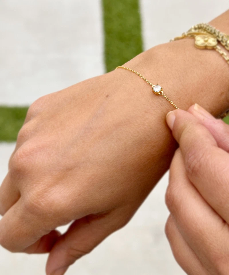 Brazalete de diamantes de laboratorio de corte redondo cadena solitario oro amarillo de 14 quilates 0,25 quilates Foto 3 de 4