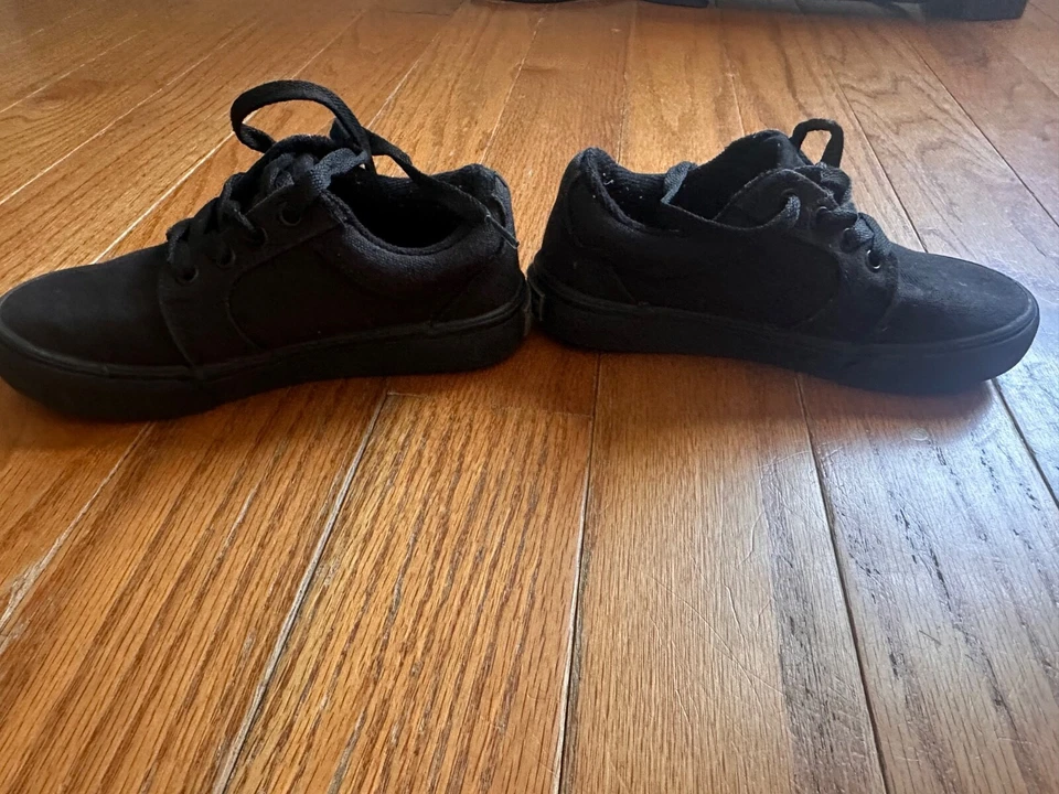 Etnies Skate Shoes toddler/kids size 12 boys Black Lace-up sneakers - Image 4 of 4