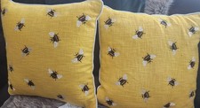 NWOT Pair of 2 Yellow Throw Pillow With Embroidered BeesDescriptionChe