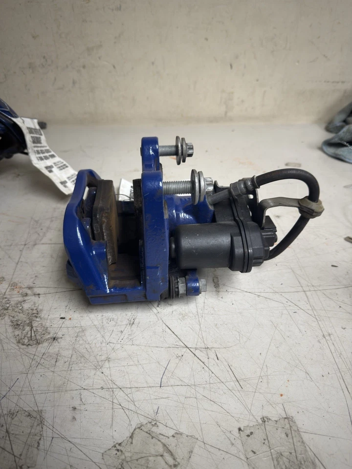 BMW M850I 2019/2020 OEM 4,4 L pinza de freno trasera izquierda Foto 3 de 4