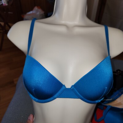 NEW w/tags Elle Macpherson Body T-Shirt Bra, size 32 C Sea Blue