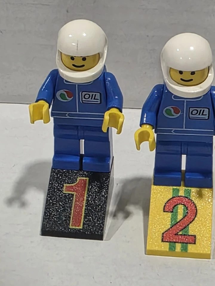 Lego Race Car Drivers Minifigures - Lot of 4 - Classic Vintage Find!! WoW LQQK!! - Image 2 of 4