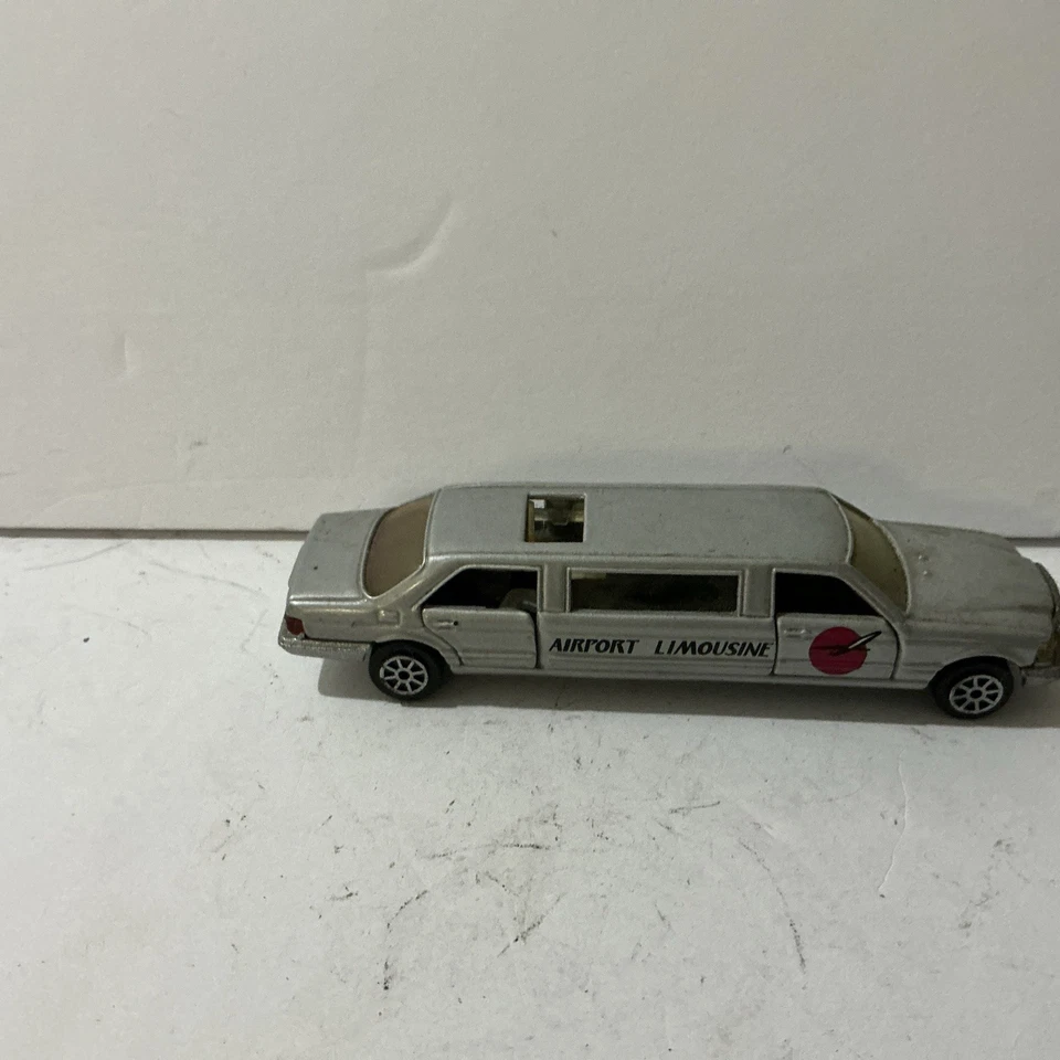 Coche de metal fundido a presión Road Champ Airport limusina escala 1:43 USADO SIN CAJA Foto 2 de 4