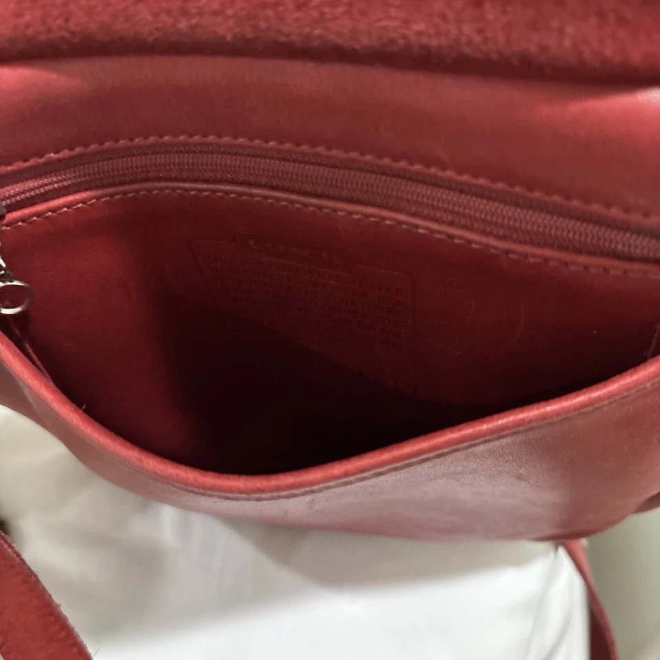 Genuine Vintage COACH  Red Leather Crossbody Bag HOP-9131 With Matching Wallet - Image 4 of 4