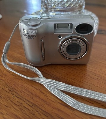 Nikon Digital Camera Coolpix 4600 4MP 3x Optical Zoom Compact Tested
