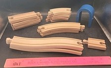 Wooden train track w/ tunnel- lot of 14 pieces Melissa and Doug