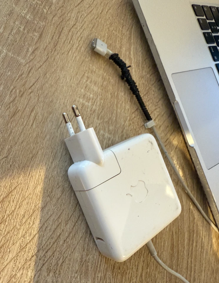 Apple MacBook Pro Retina 13.3" Early 2015 - 512GB SSD 16GB Ram - 3.1GHz Core i7  - Image 4 of 4