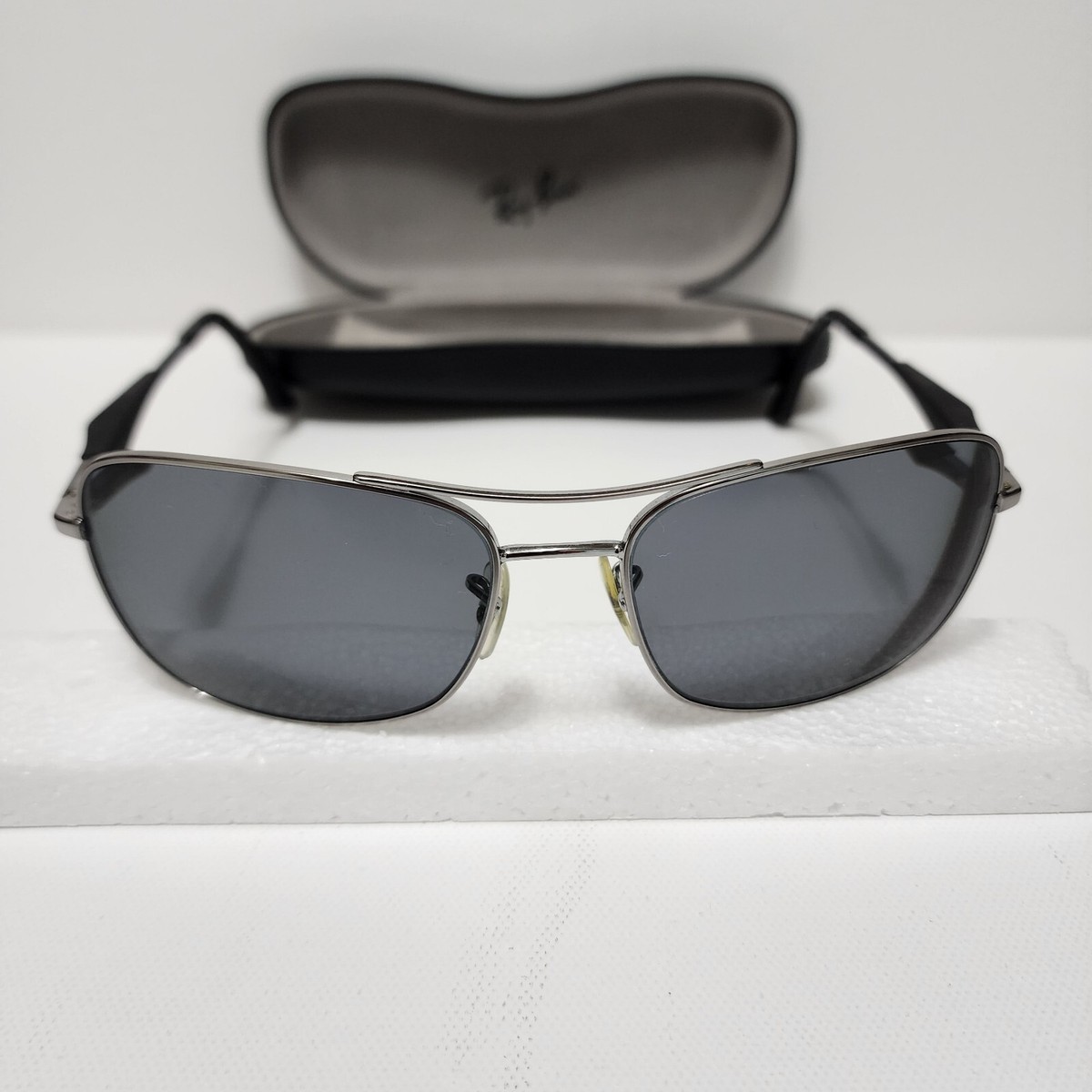 EUC Ray-Ban Aviator Sunglasses Ray-Ban RB3025 Aviator Gradient Sunglasses | LensCrafters main image 3