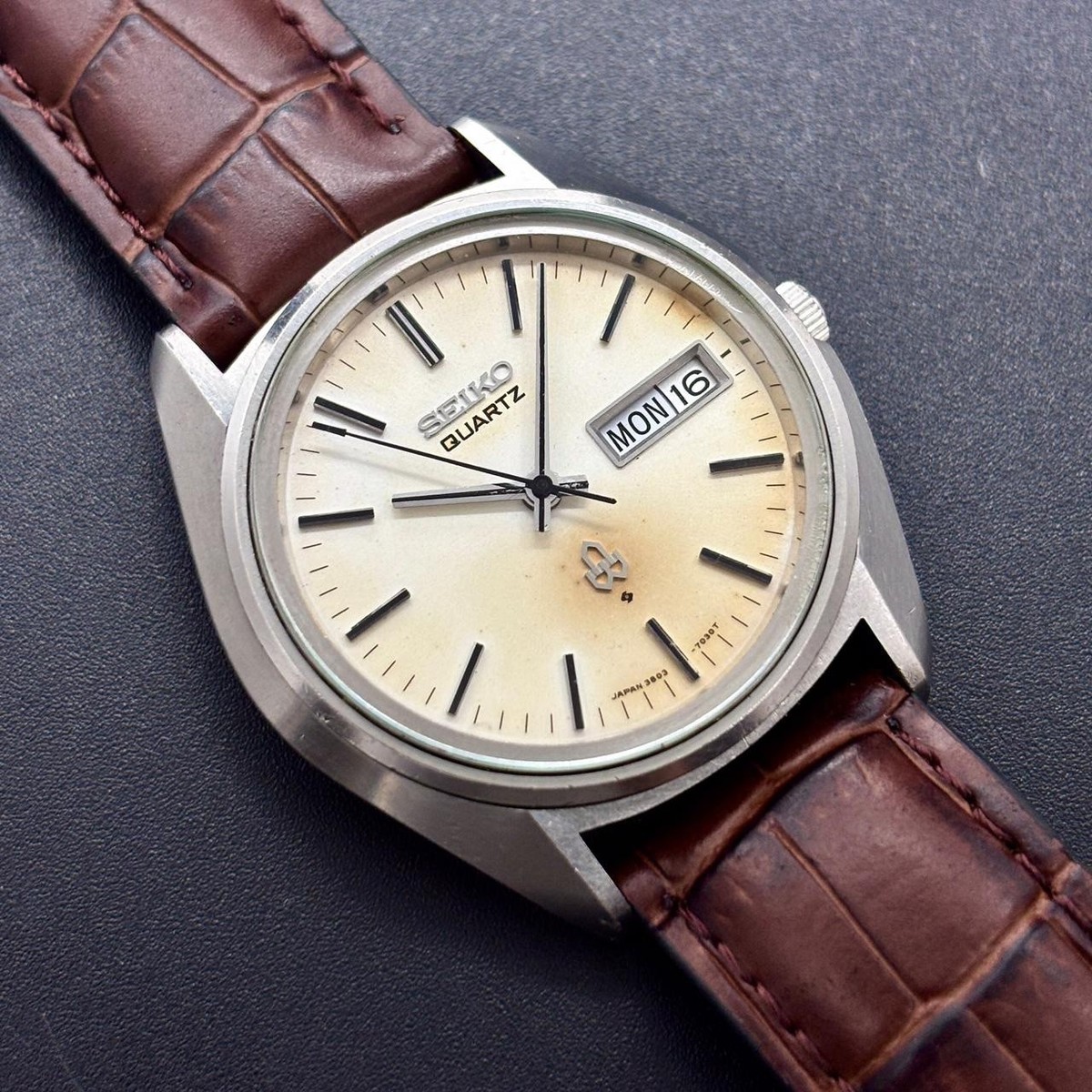 不動 SEIKO 3803-7030 デイデイト ヴィンテージ メンズ腕時計 Vintage Seiko JDM Dress Formal Original Japan Men's Quartz Watch