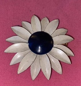 Designer Two Tone Sarah Coventry flower brooch measures approx 2 inches as is