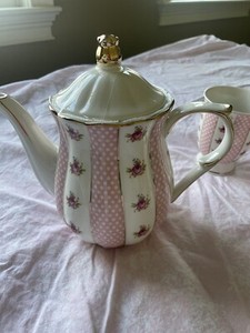 BRAND NEW GRACE TEAWARE ROSES PORCELAIN TEAPOT 