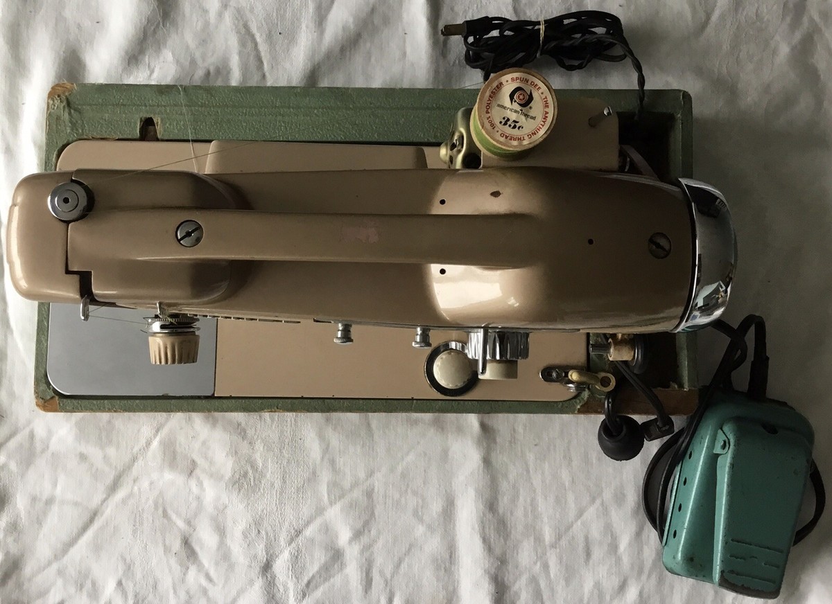 ｶｯﾊﾟｰ IR用 1970年S 10個入 14.0×9.35×33.0 Vintage by White Model #2137 Zig Zag Sewing Machine with