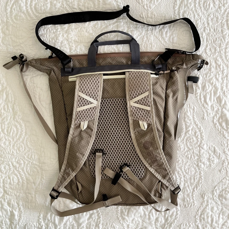 NWOT Stio Cacher Tote Pack 15L Atmosphere (Beige) w/Hideaway Shoulder Straps - Image 3 of 4