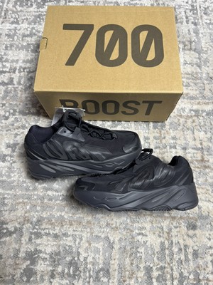 Größe 12,5k - adidas Yeezy Boost 700 MNVN schwarz FY4394