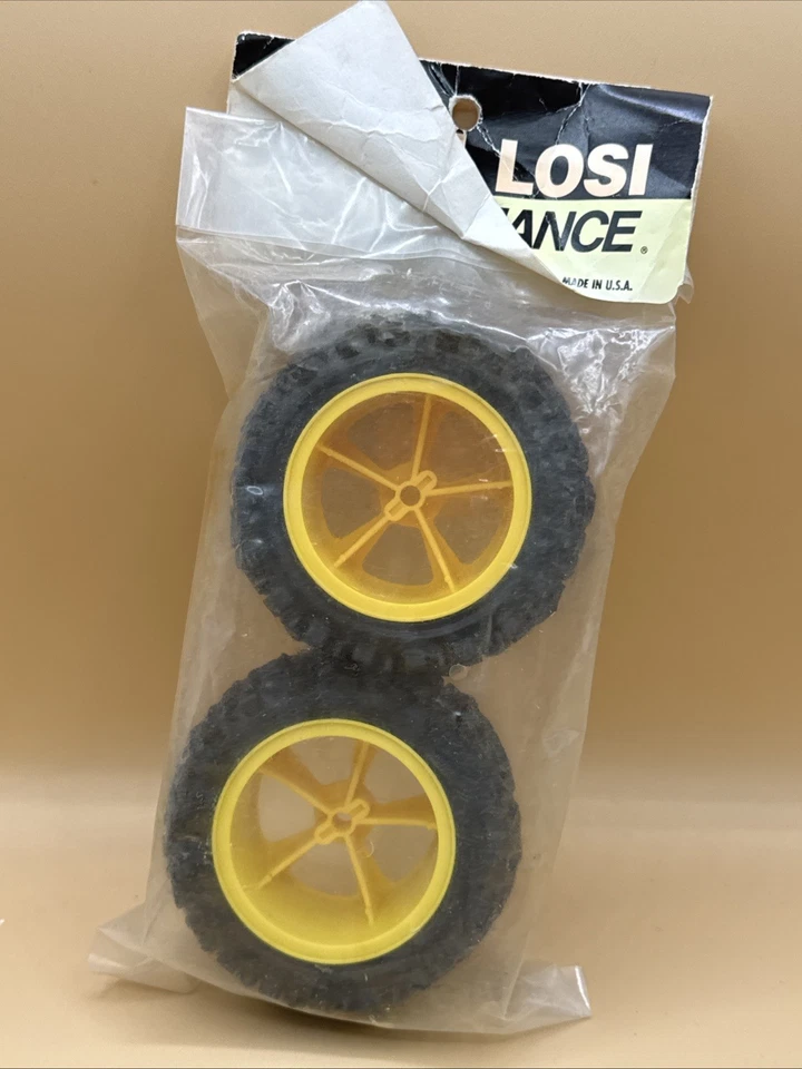 Llantas traseras con radios Team Losi 1/10 RC (amarillo) Z Spec 4 neumáticos con escotilla cruzada rendimiento Foto 2 de 2