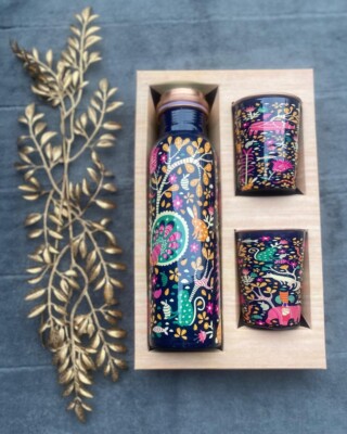 Ayurvedic Flow: Nachhaltiges Kupfer Trinkflaschen Set (mit zwei Gläsern), Geschenk