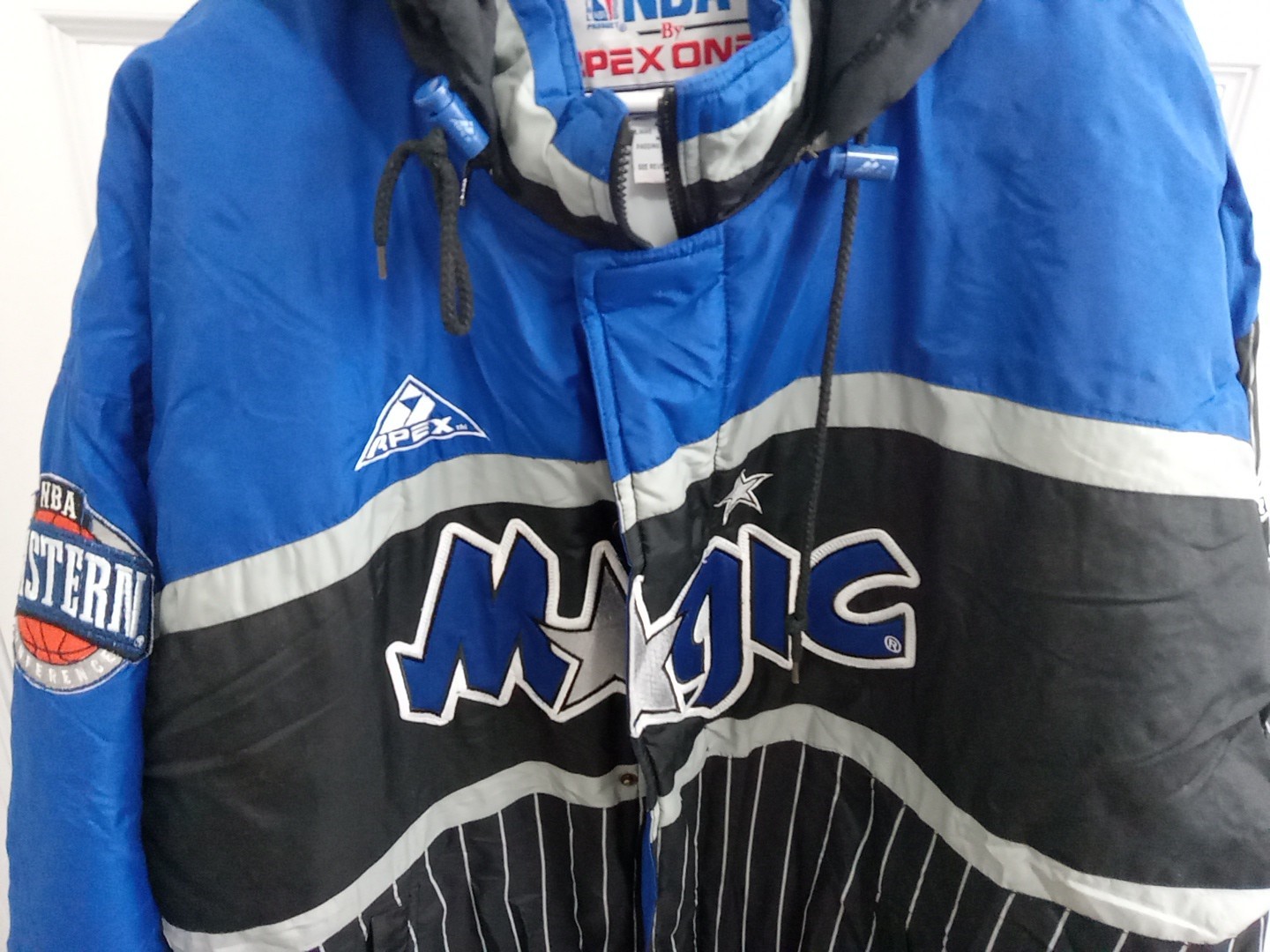 Vintage 90s NBA Orlando Magic Apex One Puffer Jacket w/ Detachable Hood XL
