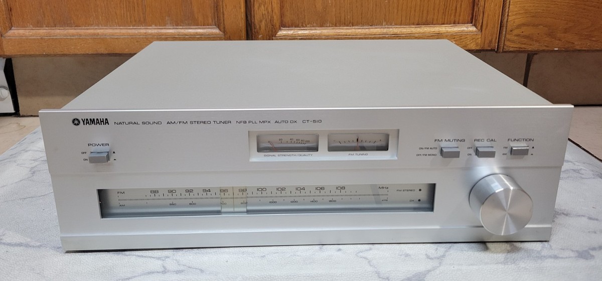 Yamaha CT-510 - AM FM Stereo Tuner Component - Vintage Silver Face