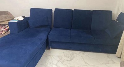 Blue Velvet Sectional Sofa with Chaise, Cup Holder, Seats 6, Modern Style. 