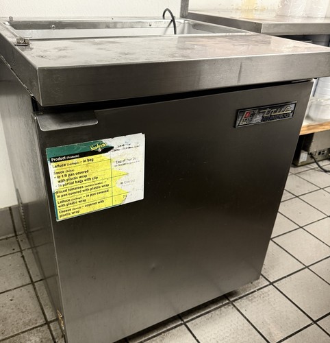 True TSSU-27-08-HC 27" One Section Sandwich / Salad Prep Table w/ 1 Door, 8 Pans