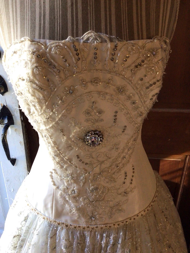 Vestido de novia sin tirantes marfil St pucci la sposa talla 10 calle talla 6 Foto 2 de 4