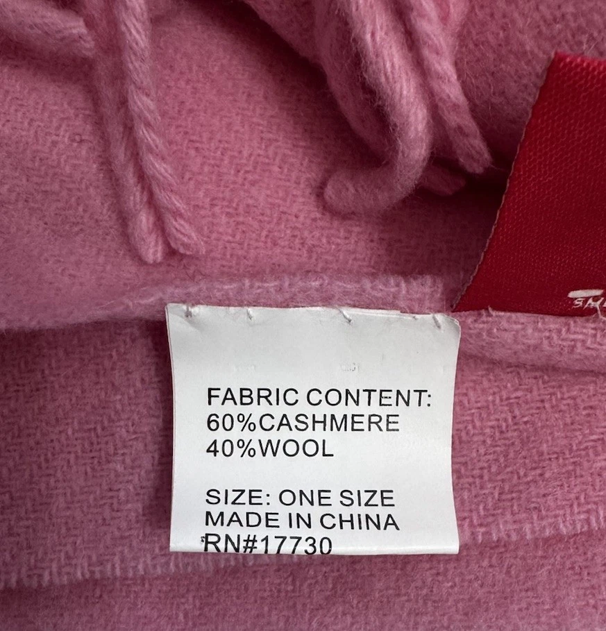 Manta bebé vintage de cachemir y lana Amy Coe rosa con flecos Foto 3 de 4